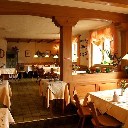 Hotel Gasthaus Roessle ไฟรบวร์กอิมไบรส์เกา ภายนอก รูปภาพ